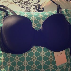 DKNY STRAPLESS